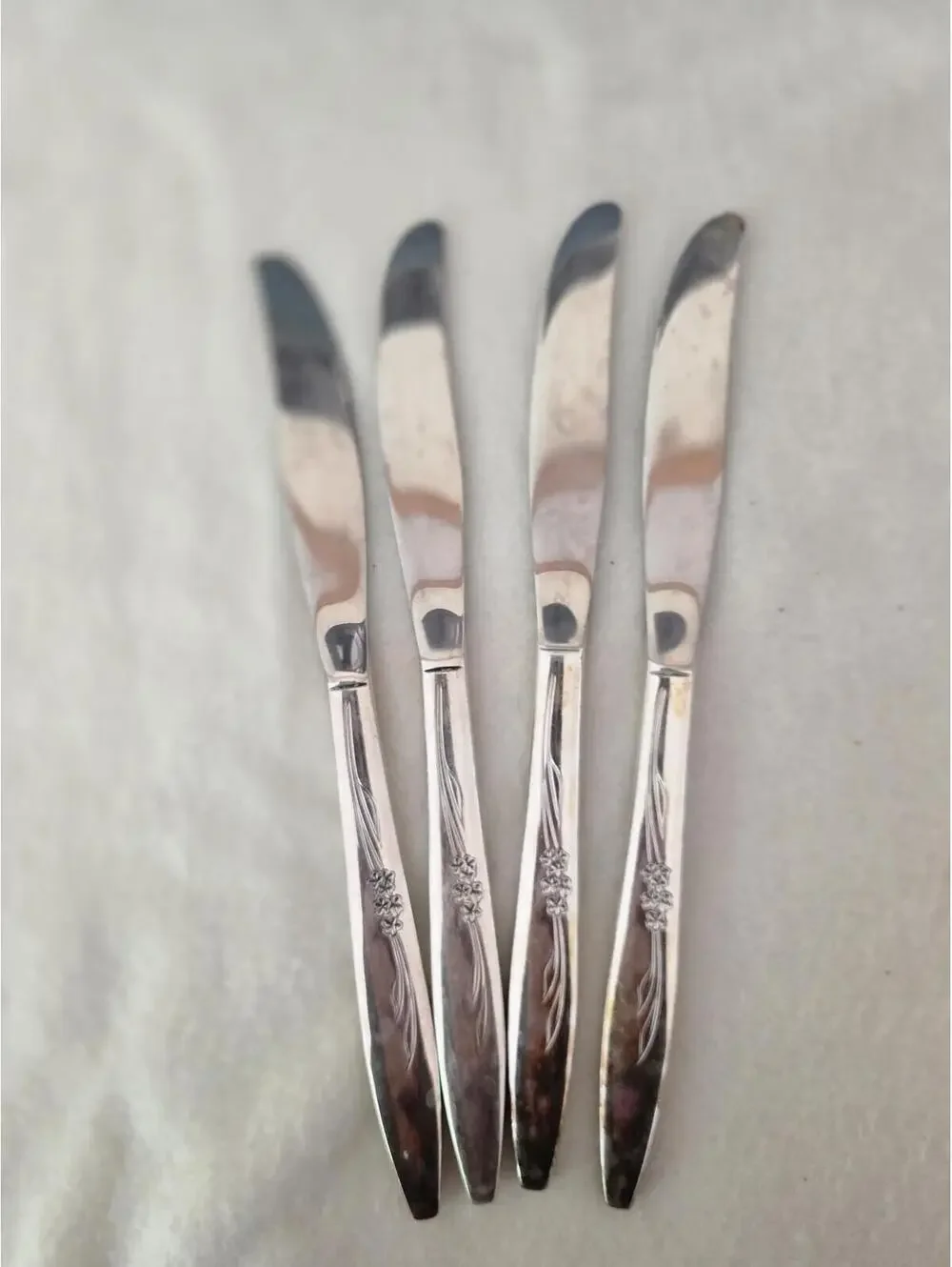 Oneida Gentle Rose Silverplate Modern Solid Knives Set of 4 1960 Discontinued